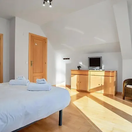 Holiday home Argualas Triplex Con Piscina *