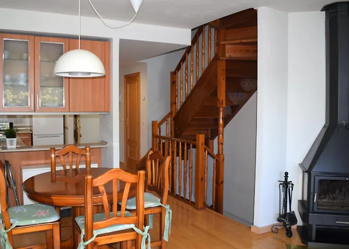 Semesterbostad Argualas - Triplex Con Piscina - By Cardi *